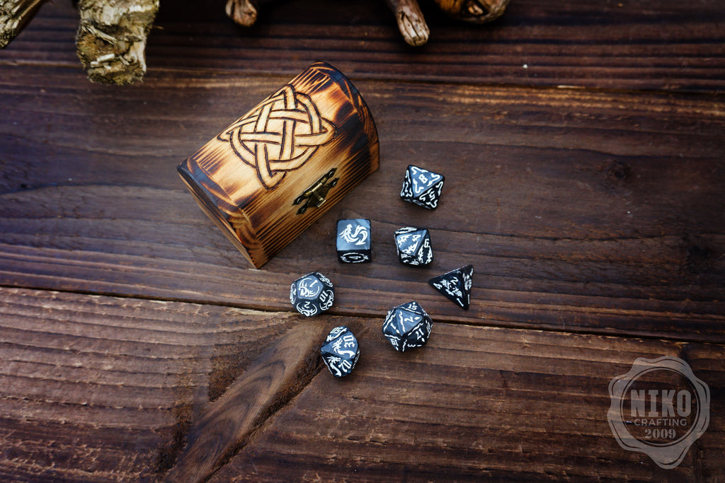 DnD Dice in Wooden Box - Pyrography: Medieval Knot - Hand-made, Personalized Dungeons and dragons Gift