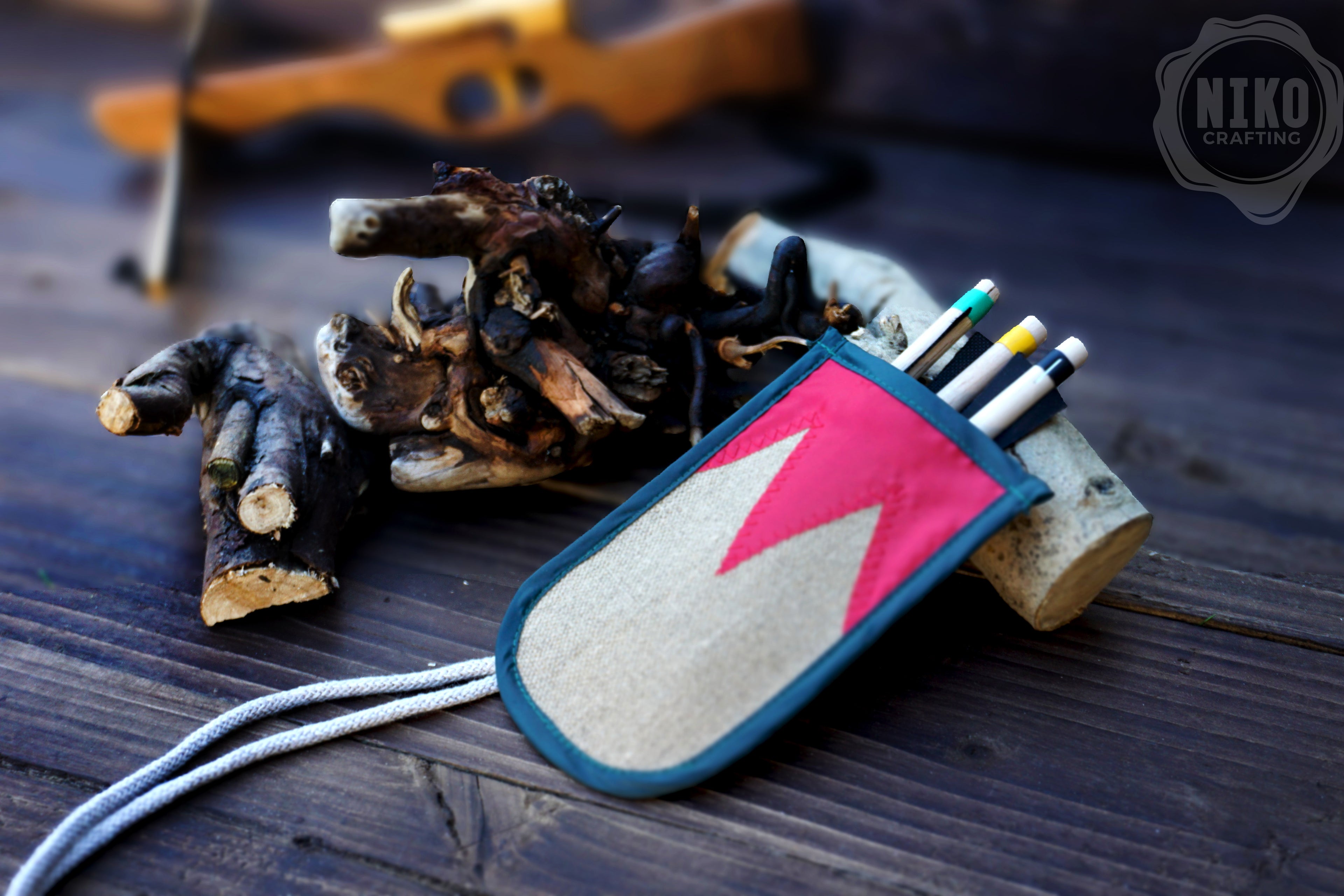 Handmade Toy Linen Quiver for Small Crossbow – Includes 3 Wooden Bolts (Arrows)