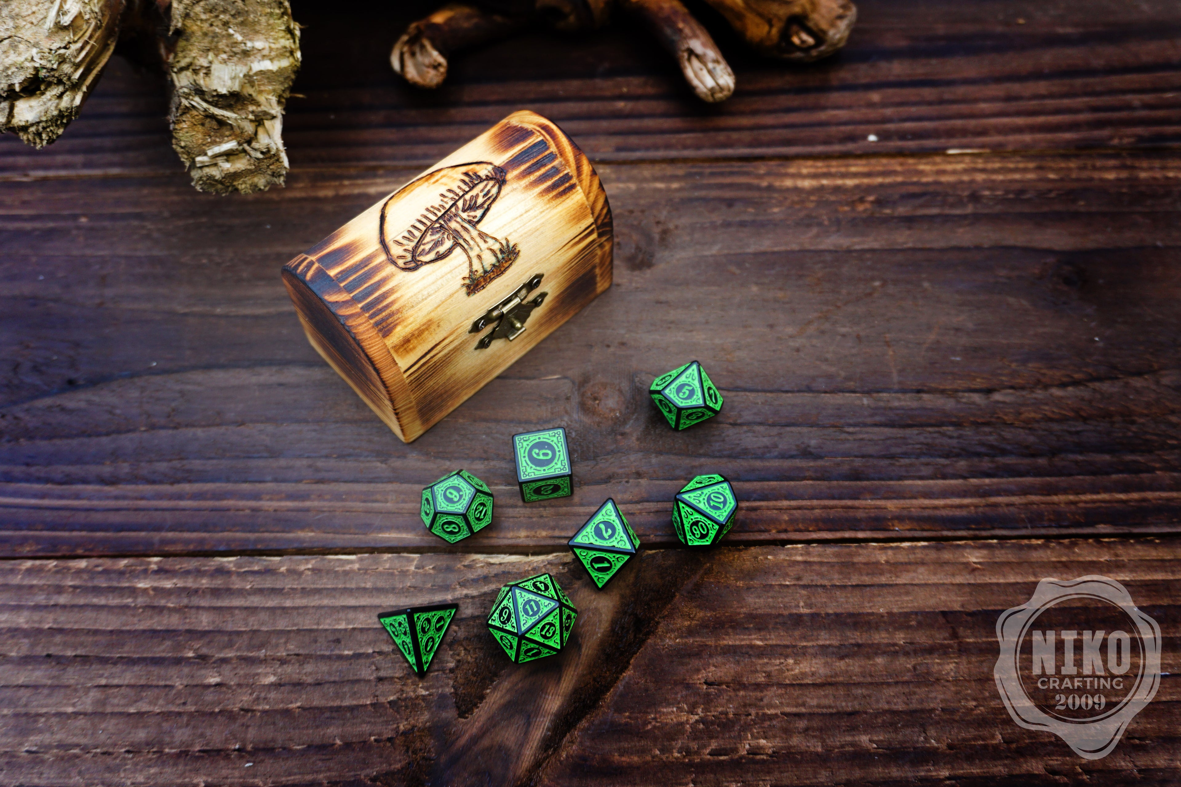 DnD Dice in Wooden Box - Pyrography: Mushroom 2 - Hand-made, Personalized Dungeons and dragons Gift