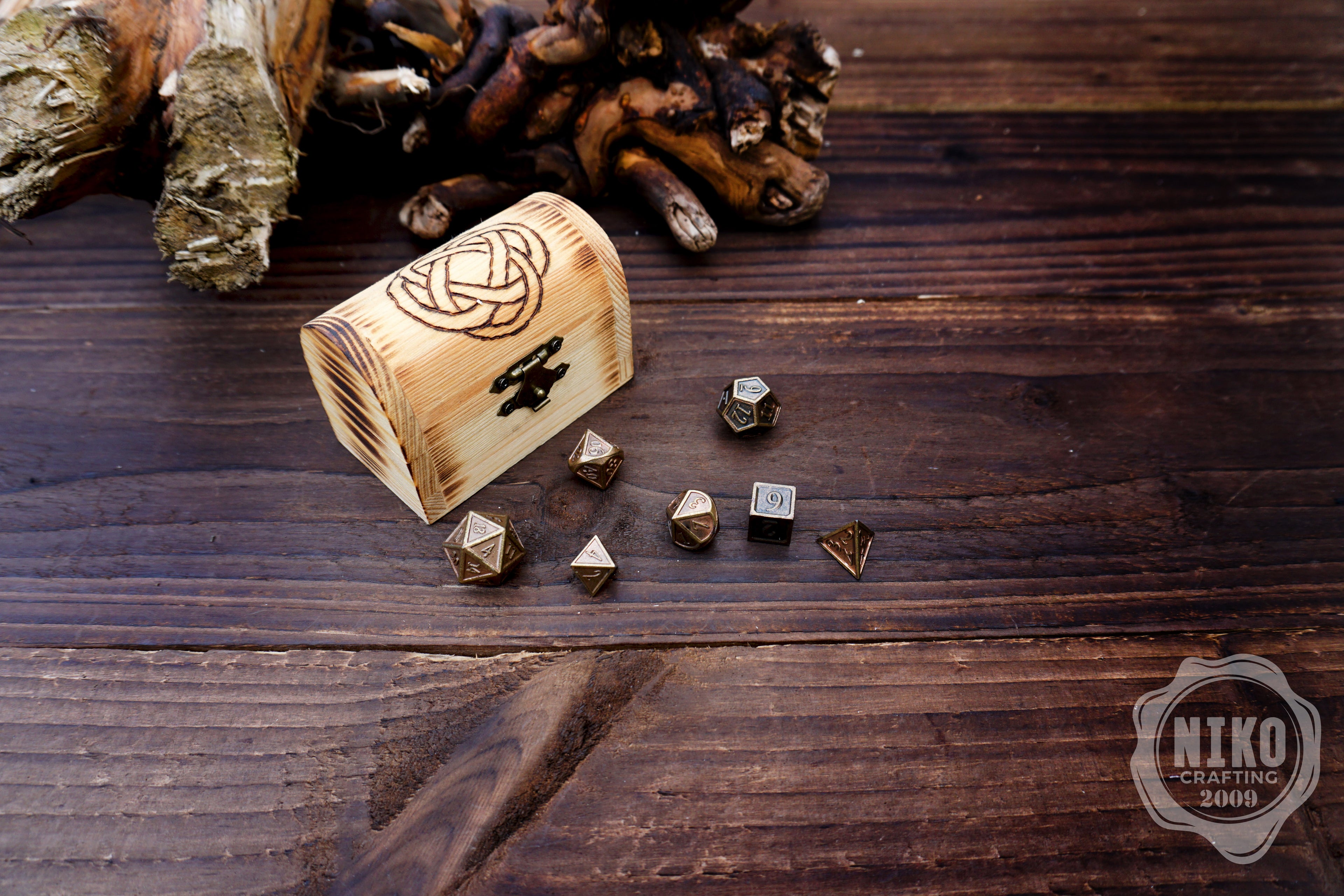 Metal Dice in Wooden Box - Pyrography: Viking Knot - Hand-made, Personalized Dungeons and dragons Gift