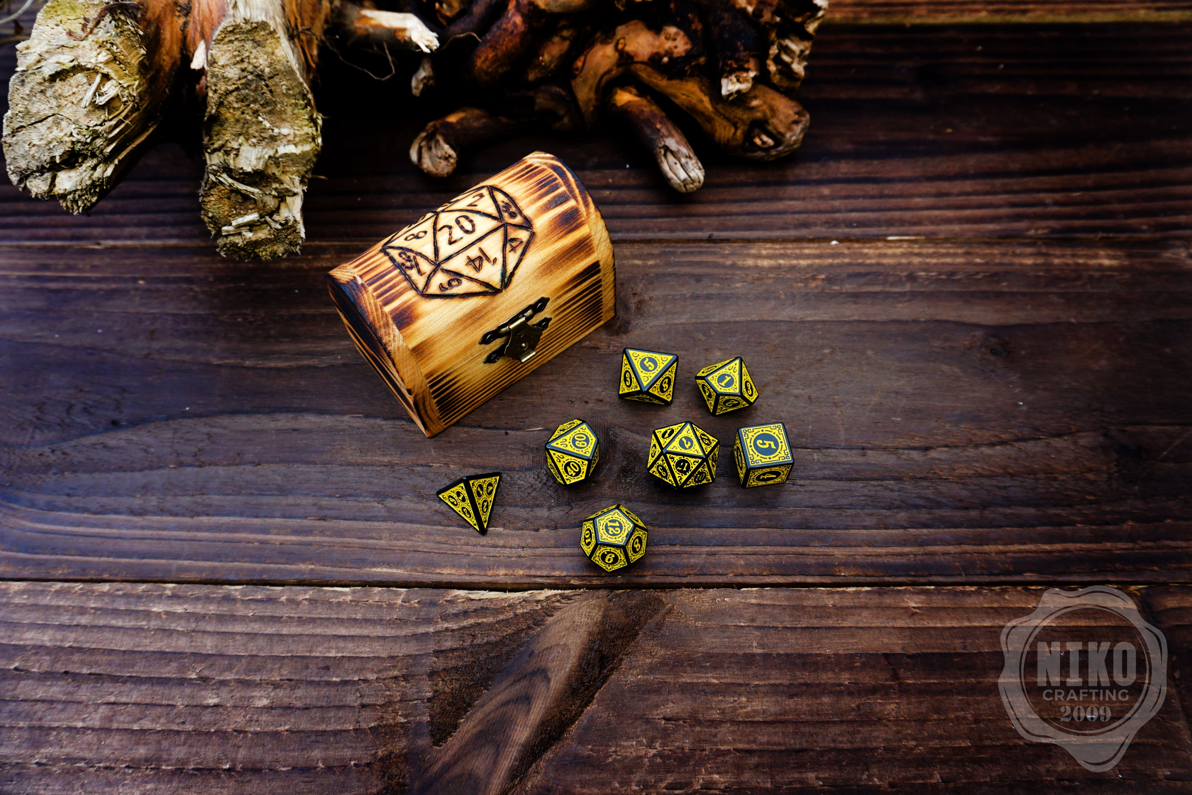 DnD Dice in Wooden Box - Pyrography: Dnd Dice - Hand-made, Personalized Dungeons and dragons Gift