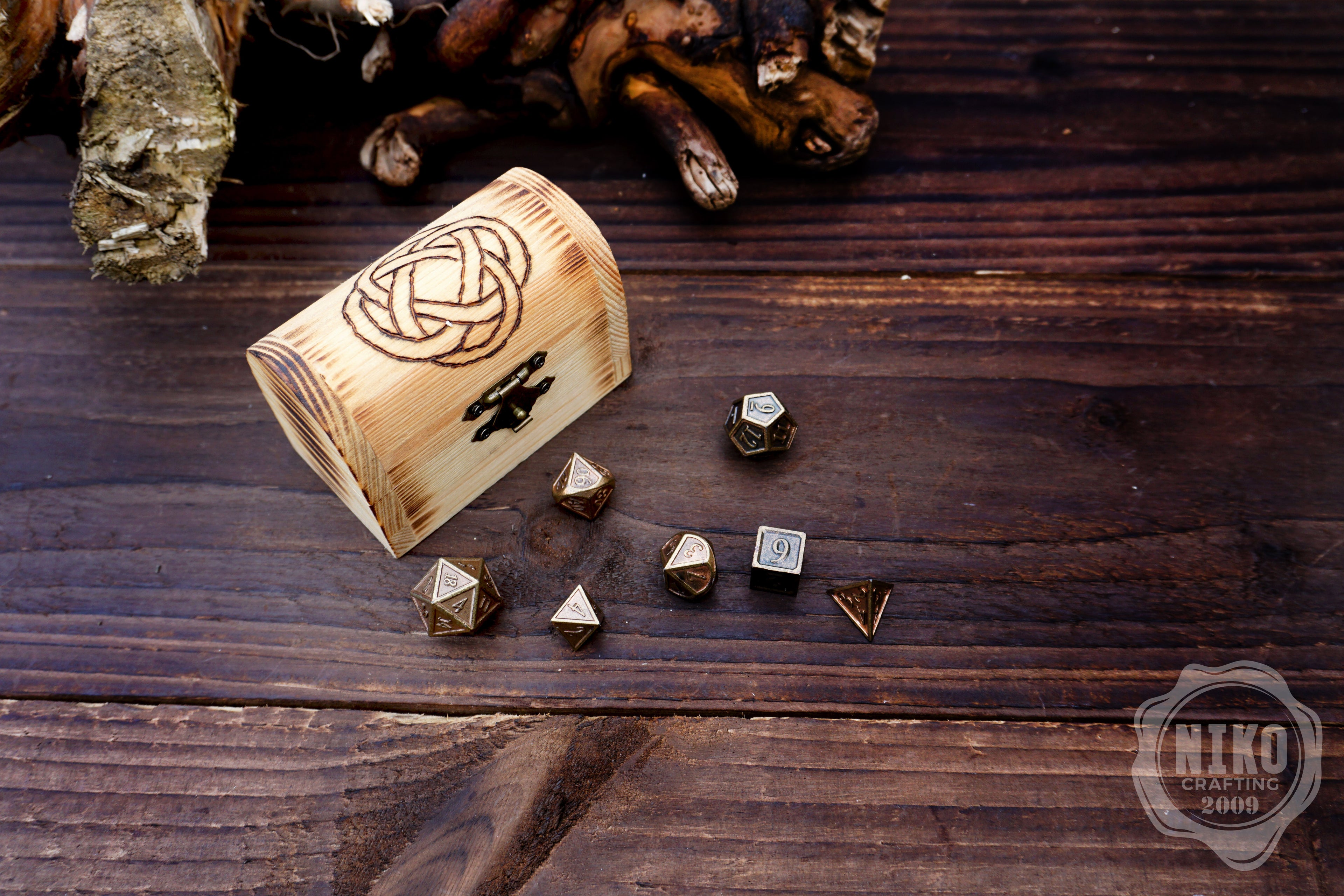Metal Dice in Wooden Box - Pyrography: Viking Knot - Hand-made, Personalized Dungeons and dragons Gift