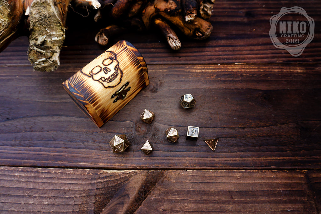 Metal Dice in Wooden Box - Hand-made pyrography: Skull - Personalized Dungeons and dragons Gift