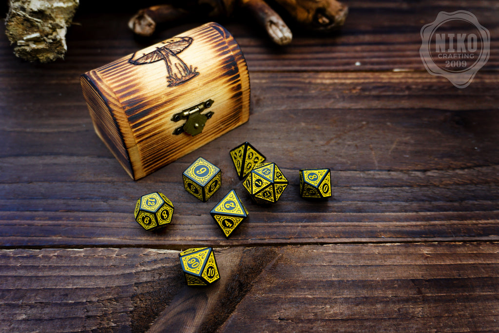 DnD Dice in Wooden Box - Pyrography: Mushroom - Hand-made, Personalized Dungeons and dragons Gift