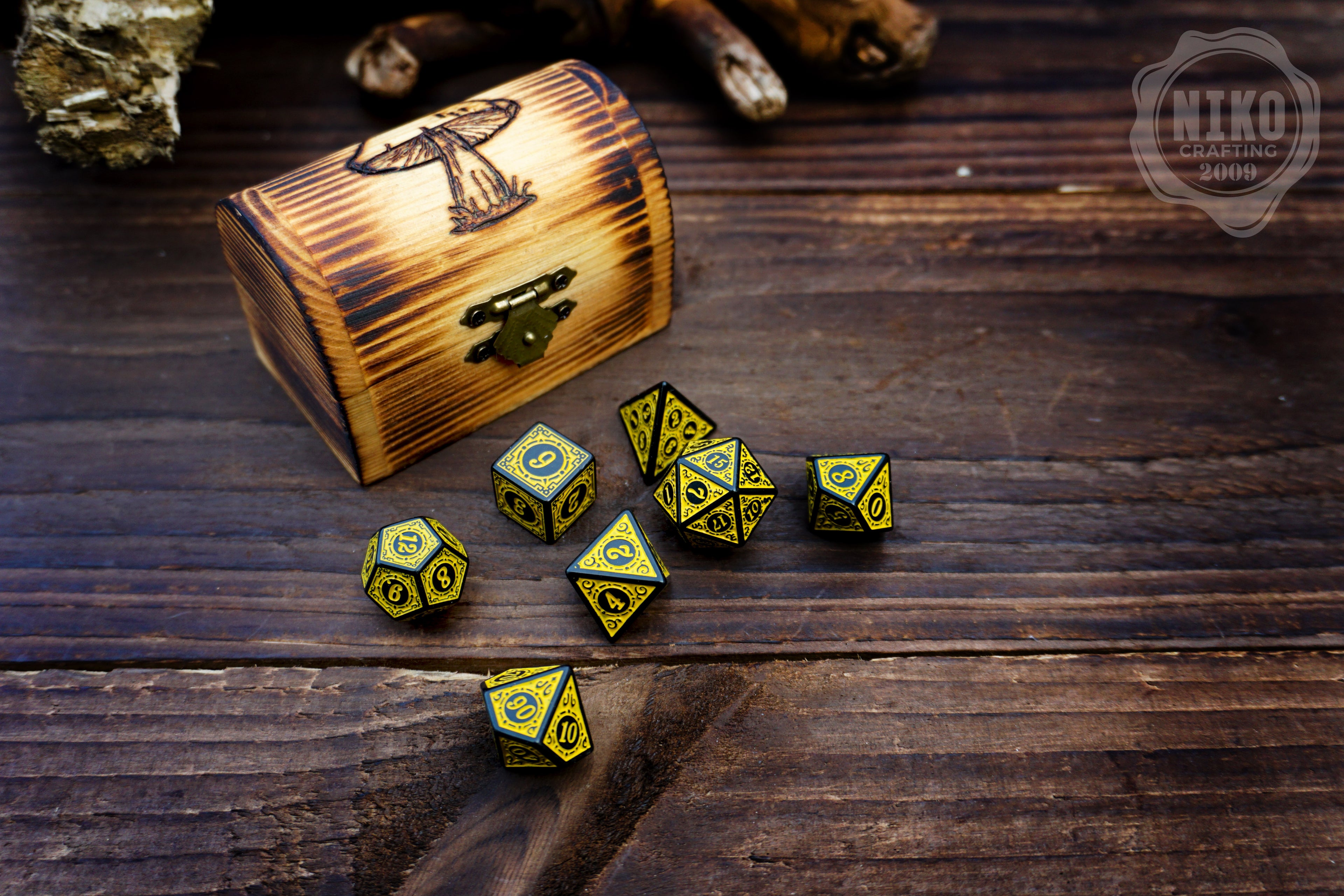 DnD Dice in Wooden Box - Pyrography: Mushroom - Hand-made, Personalized Dungeons and dragons Gift