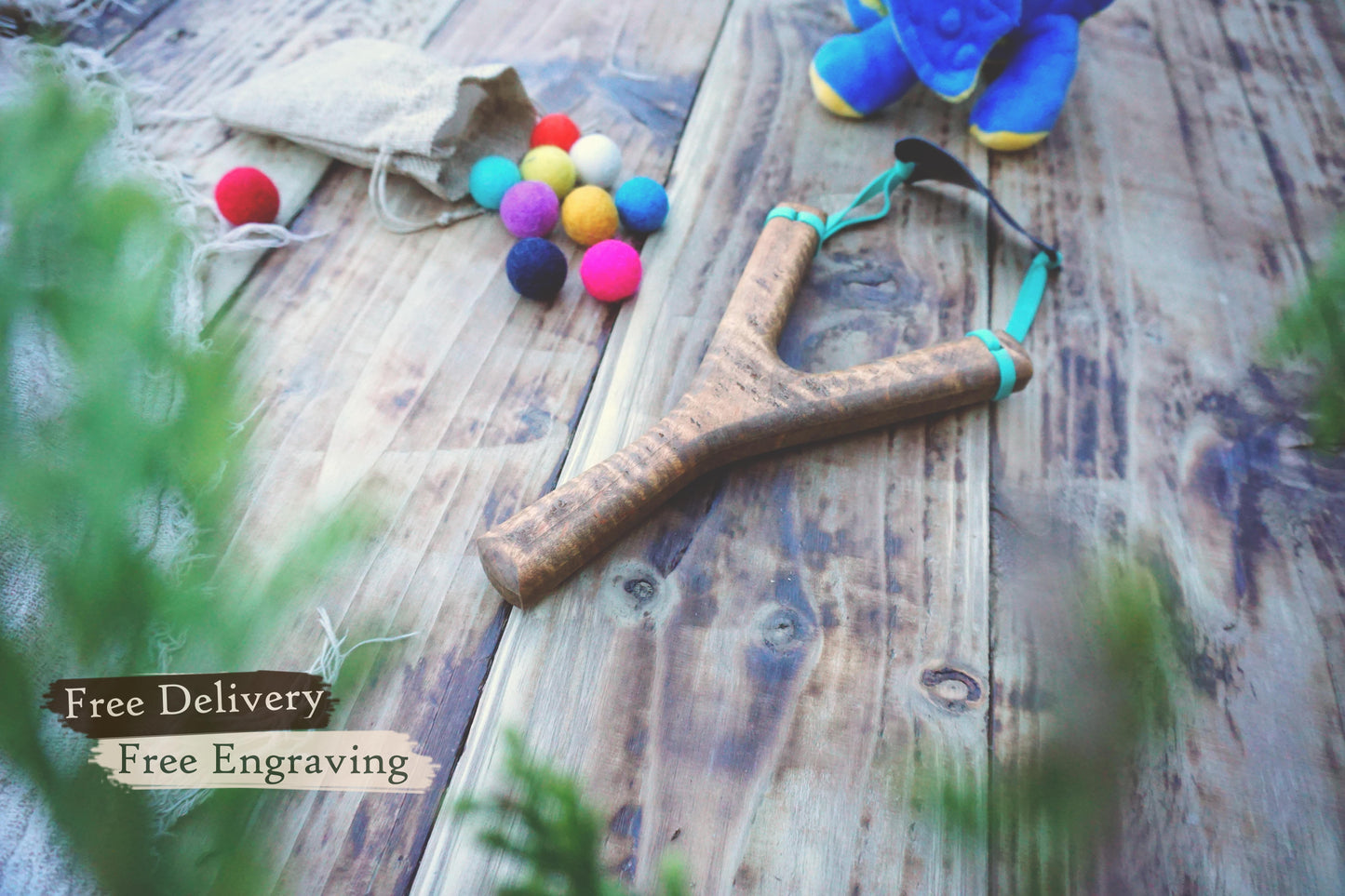 Personalised Wooden Slingshot – Handmade Ash Wood Toy with Felt Balls, Retro Vintage Outdoor Gift