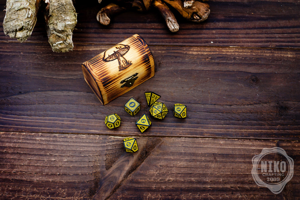 DnD Dice in Wooden Box - Pyrography: Mushroom - Hand-made, Personalized Dungeons and dragons Gift