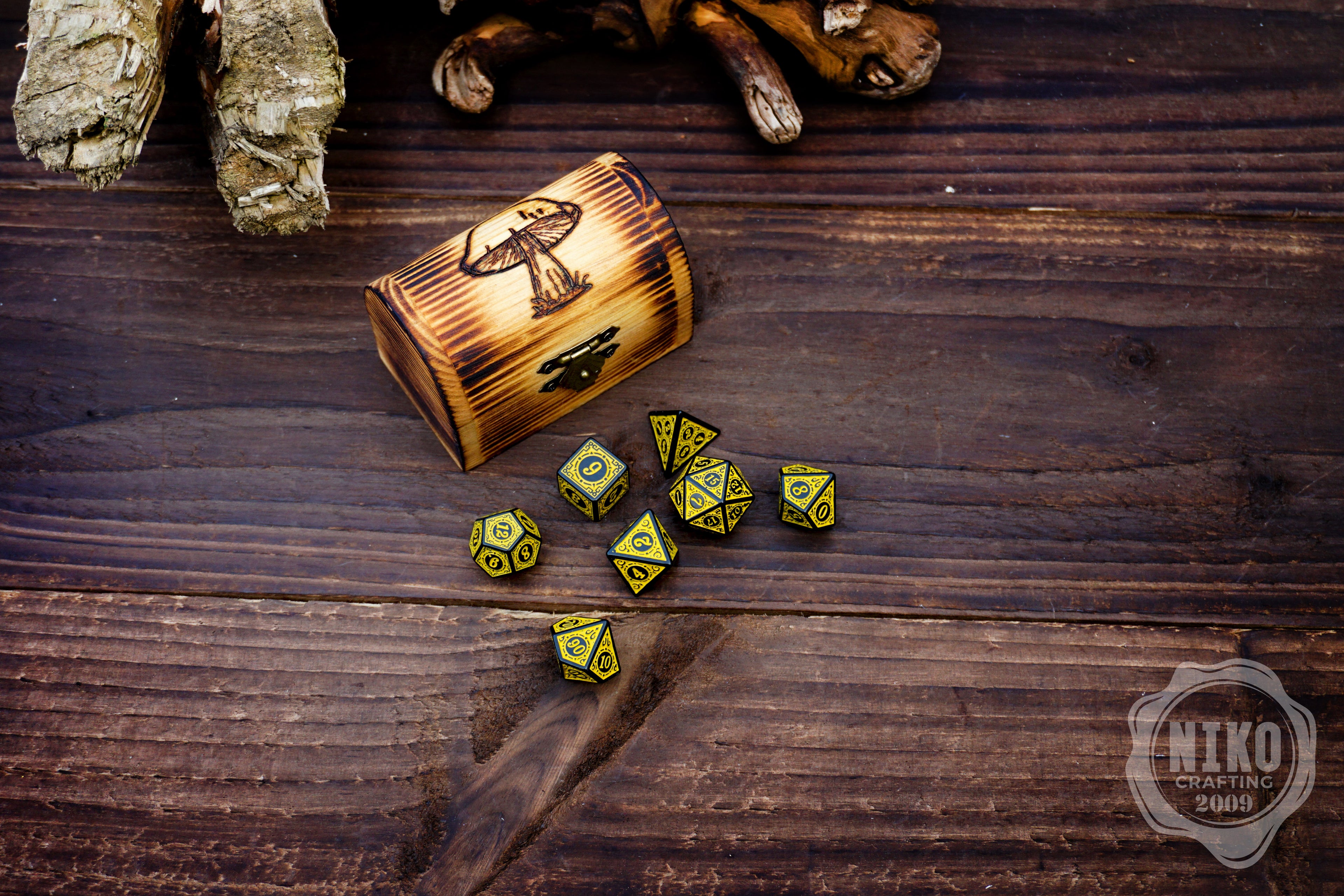 DnD Dice in Wooden Box - Pyrography: Mushroom - Hand-made, Personalized Dungeons and dragons Gift
