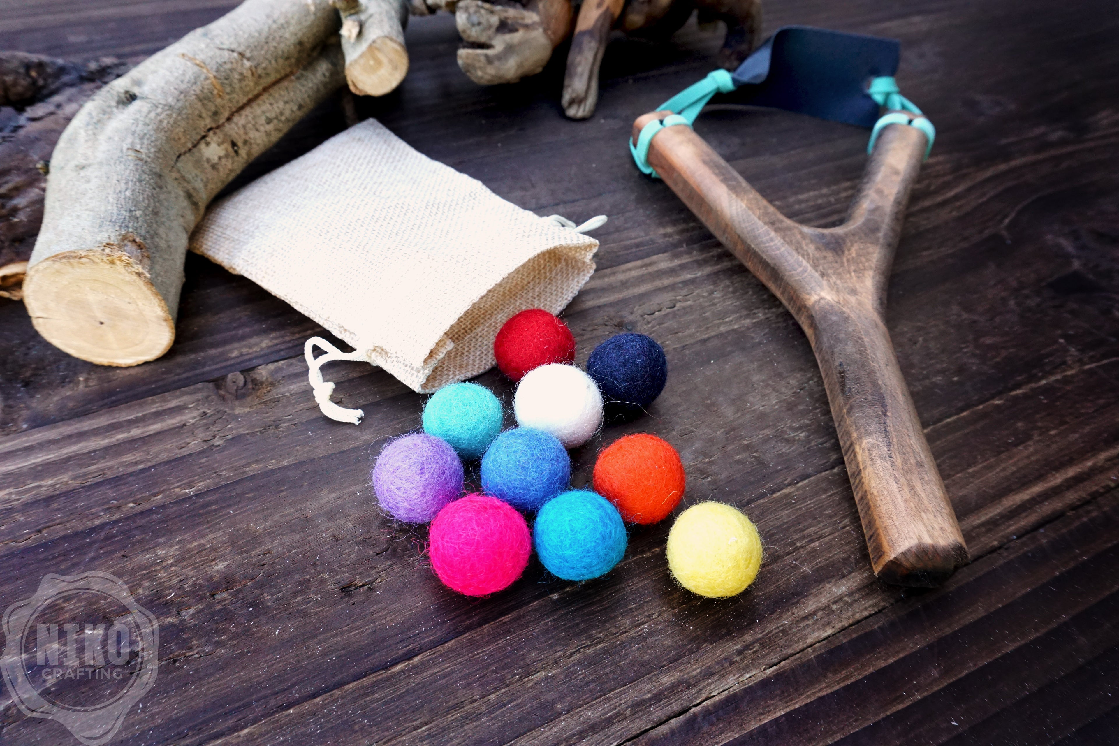 Slingshot and Felt Balls - Personalised, Handmade Catapult. Vintage Classic Toy