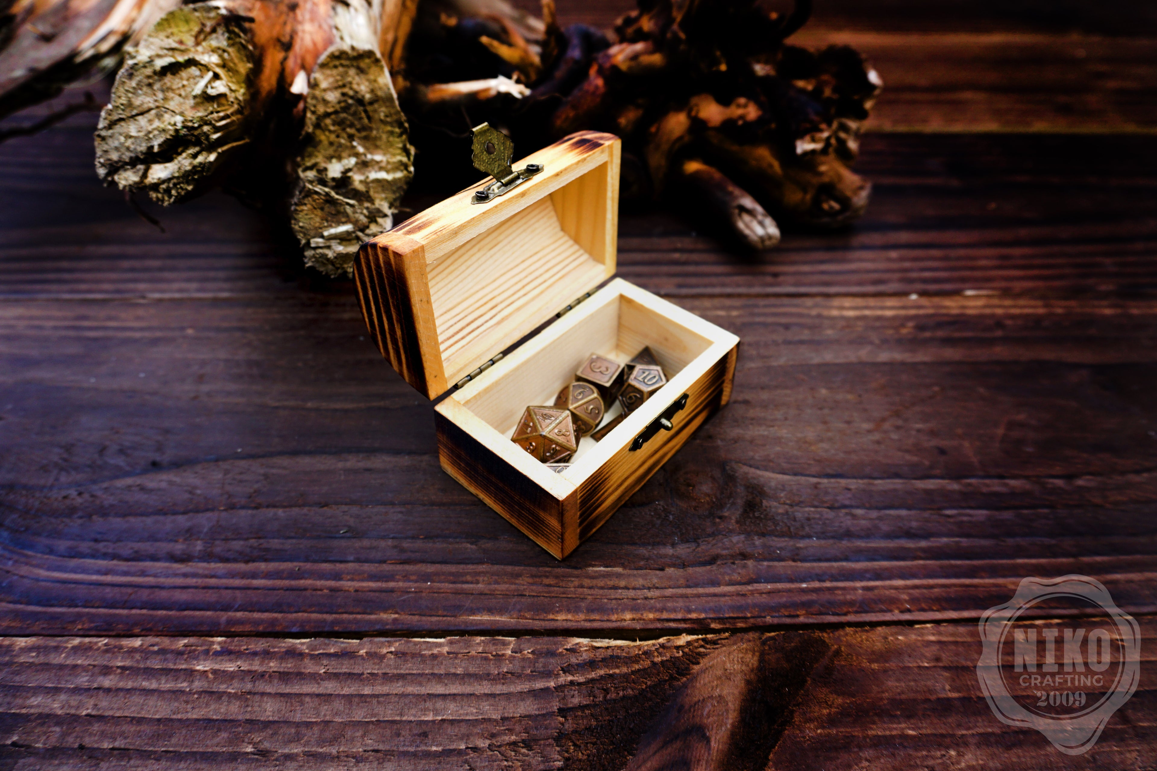 Metal Dice in Wooden Box - Pyrography: Viking Knot - Hand-made, Personalized Dungeons and dragons Gift