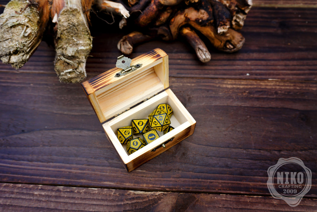 DnD Dice in Wooden Box - Pyrography: Mushroom - Hand-made, Personalized Dungeons and dragons Gift