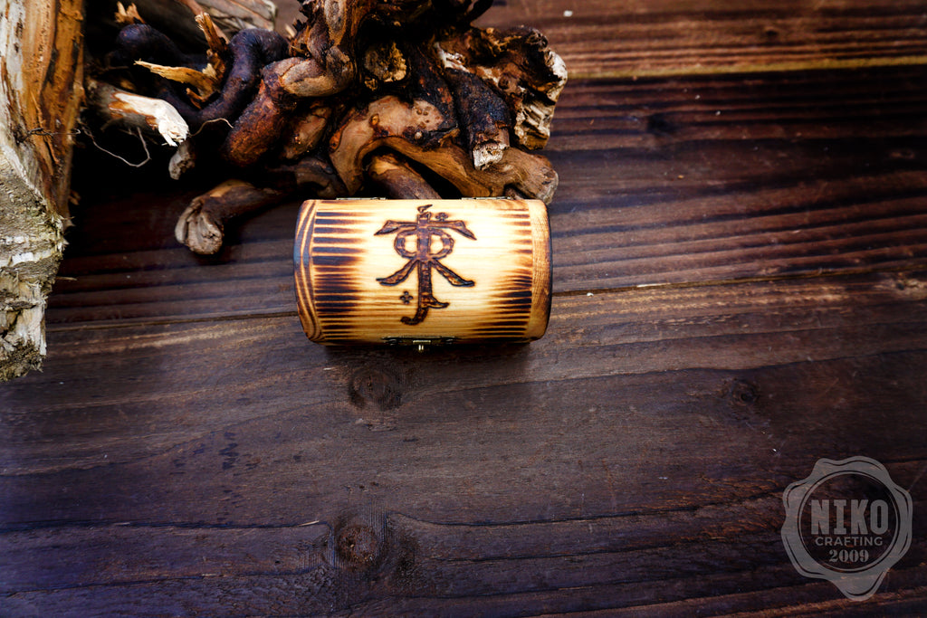 DnD Dice in Wooden Box - Pyrography: JRRT Bindrune - Hand-made, Personalized Dungeons and dragons Gift