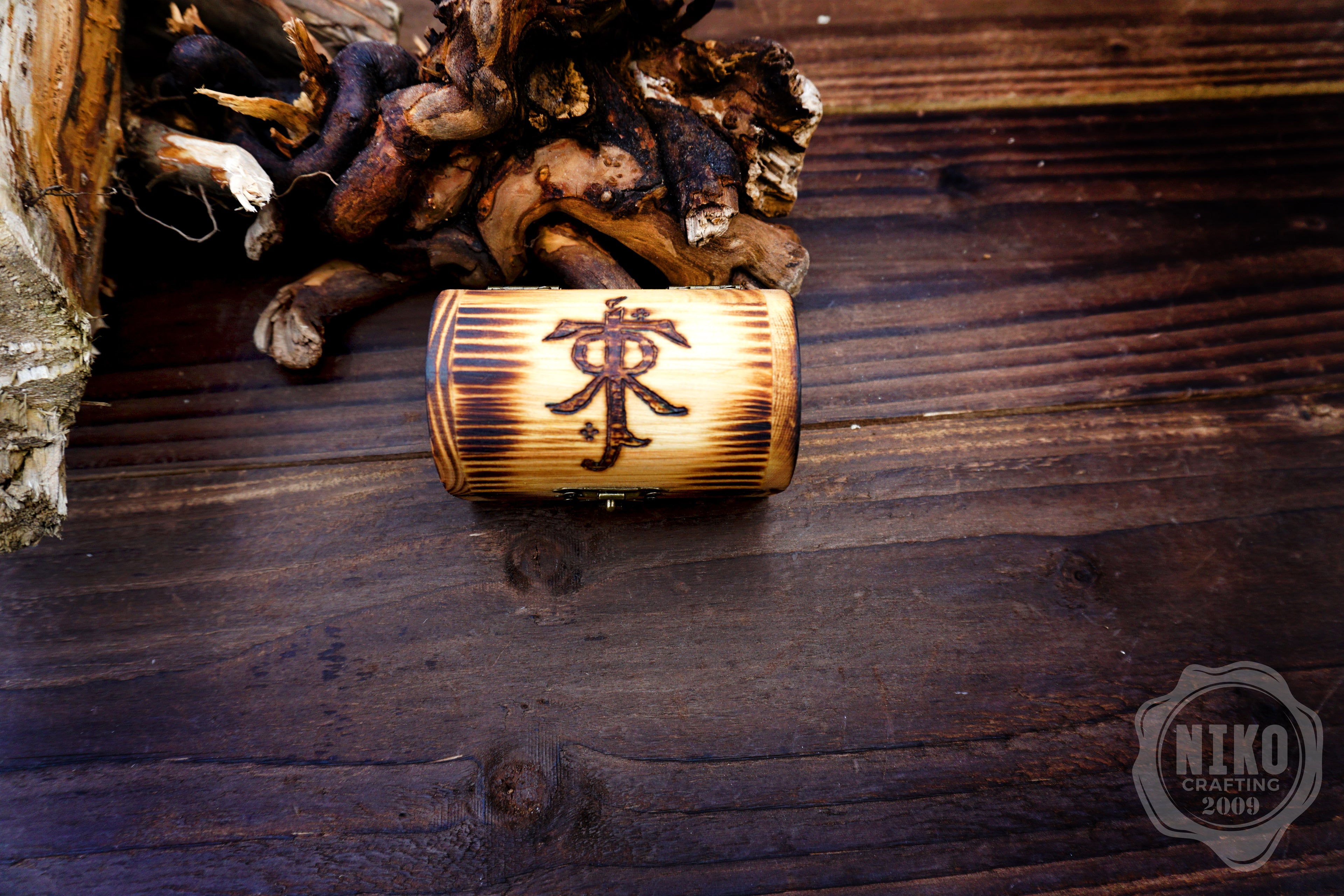 DnD Dice in Wooden Box - Pyrography: JRRT Bindrune - Hand-made, Personalized Dungeons and dragons Gift