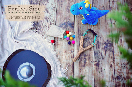 Personalised Wooden Slingshot – Handmade Ash Wood Toy with Felt Balls, Retro Vintage Outdoor Gift