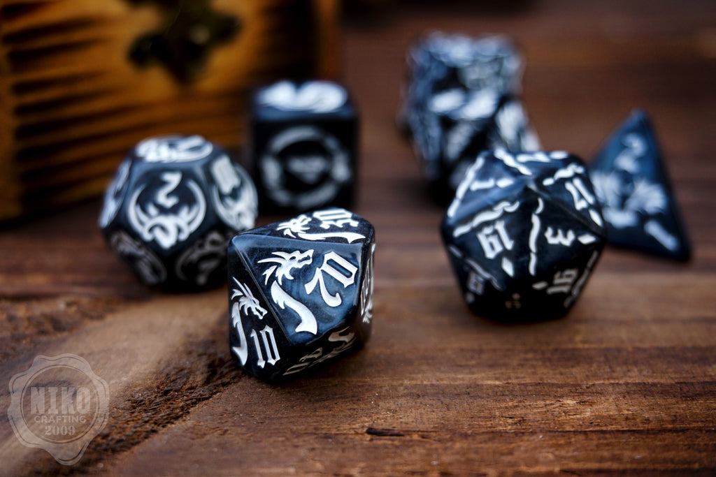DnD Dice in Wooden Box - Pyrography: Medieval Knot - Hand-made, Personalized Dungeons and dragons Gift