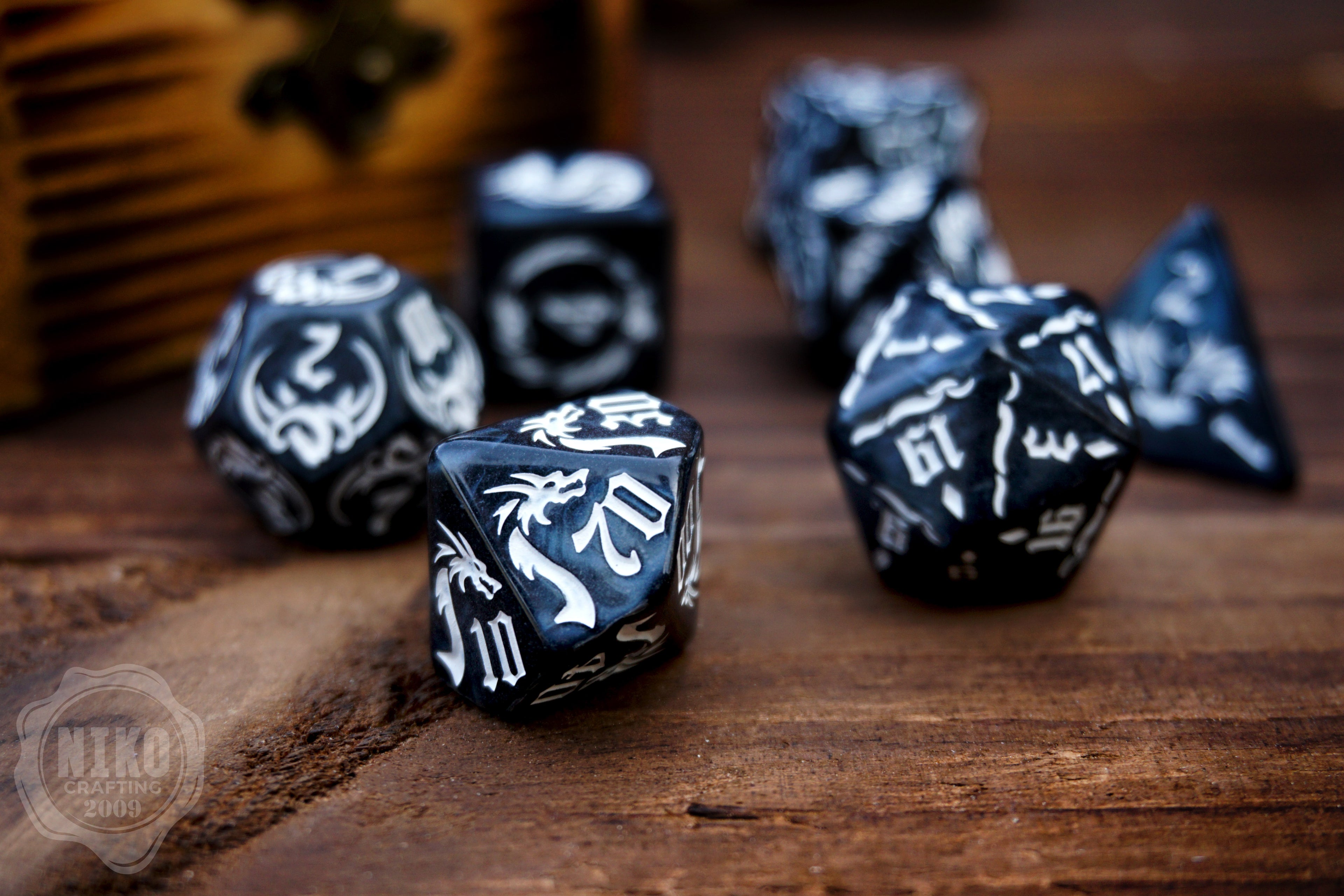 DnD Dice in Wooden Box - Pyrography: Medieval Knot - Hand-made, Personalized Dungeons and dragons Gift