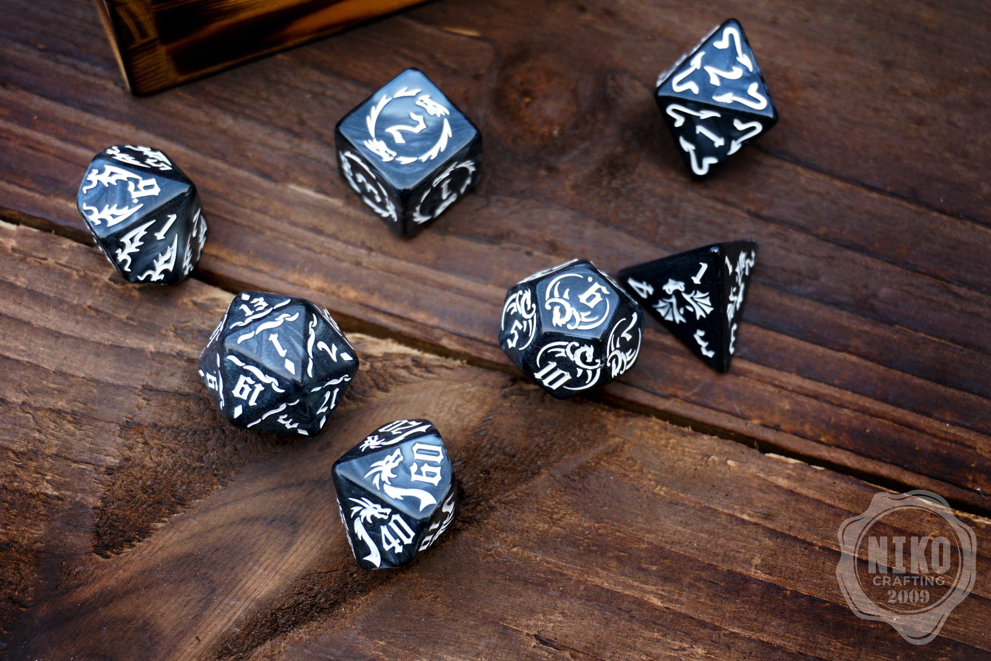 DnD Dice in Wooden Box - Pyrography: Medieval Knot - Hand-made, Personalized Dungeons and dragons Gift