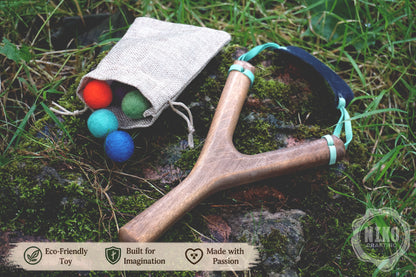 Personalised Wooden Slingshot – Handmade Ash Wood Toy with Felt Balls, Retro Vintage Outdoor Gift