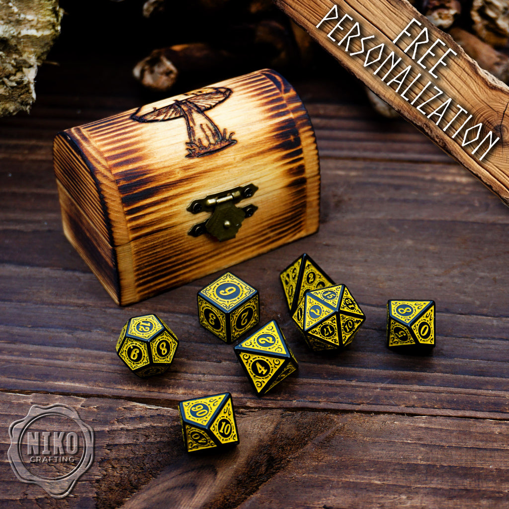 DnD Dice in Wooden Box - Pyrography: Mushroom - Hand-made, Personalized Dungeons and dragons Gift
