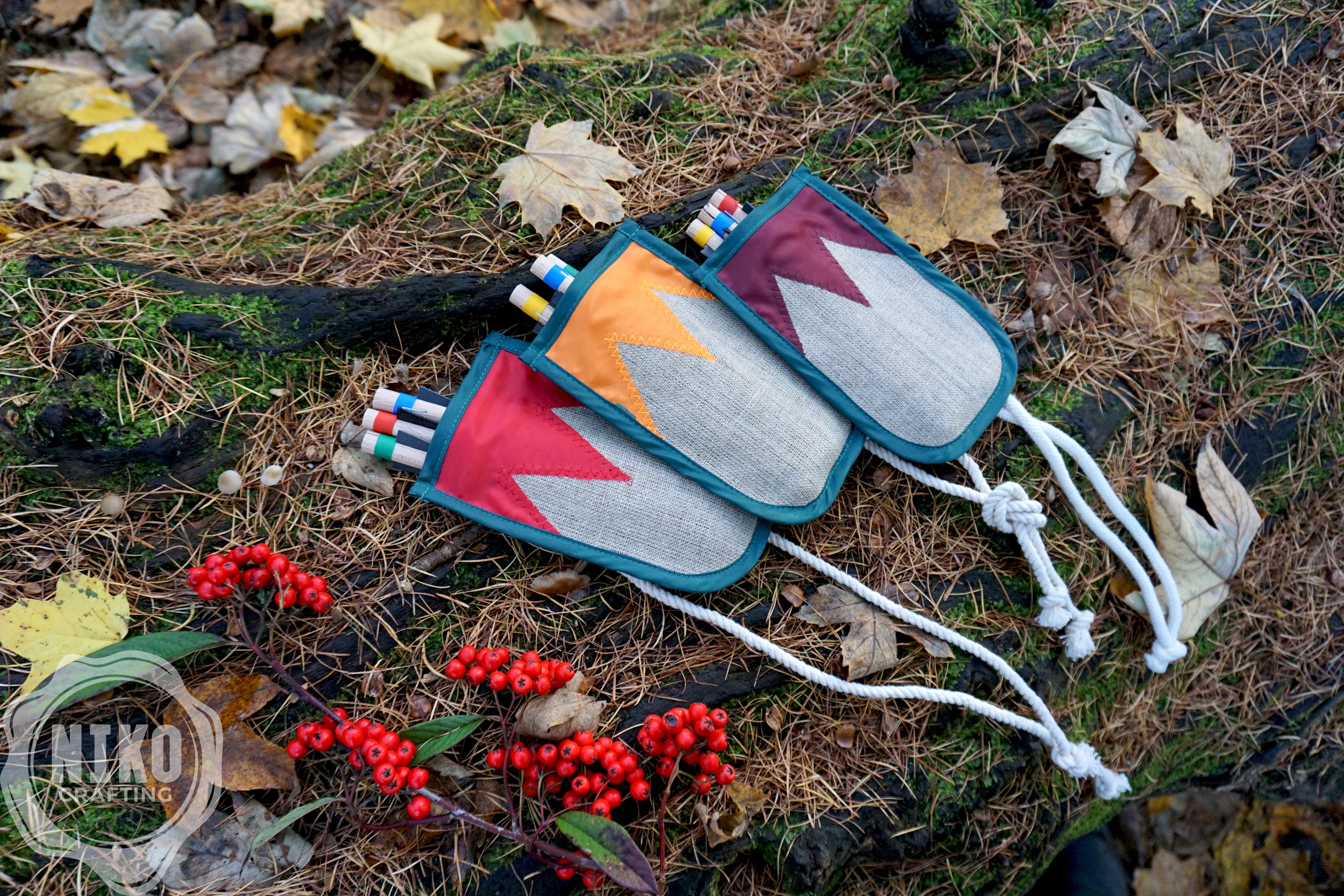 Handmade Toy Linen Quiver for Large Crossbow – Includes 3 Wooden Bolts (Arrows)