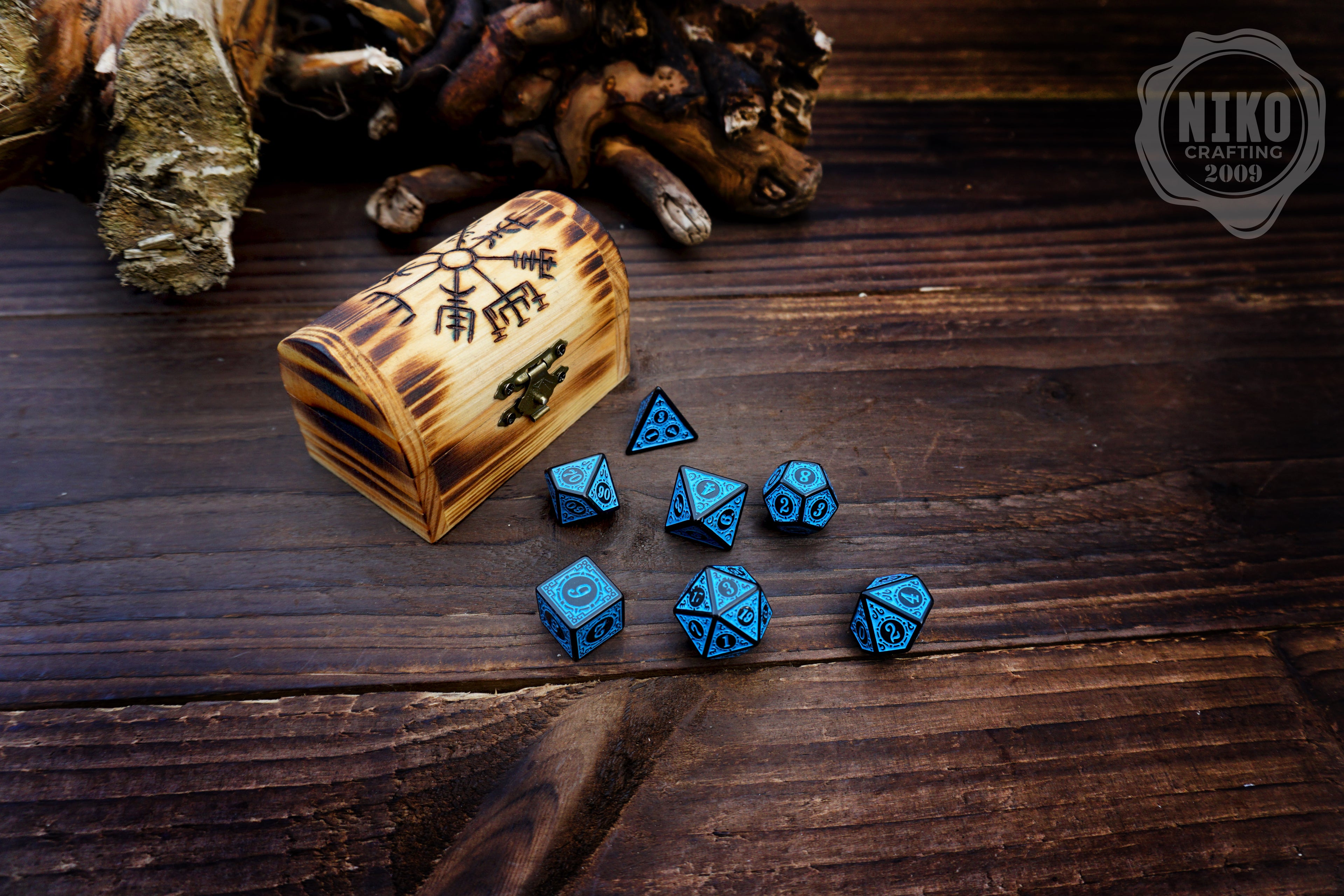 DnD Dice in Wooden Box - Pyrography: Vegvísir - Hand-made, Personalized Dungeons and dragons Gift