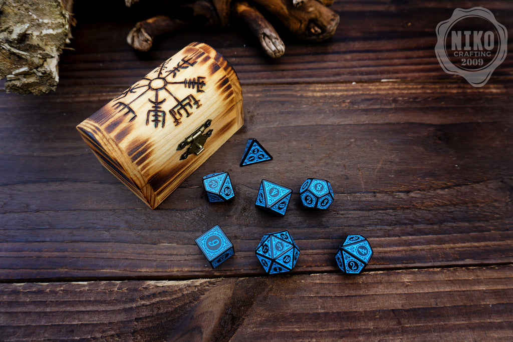 DnD Dice in Wooden Box - Pyrography: Vegvísir - Hand-made, Personalized Dungeons and dragons Gift