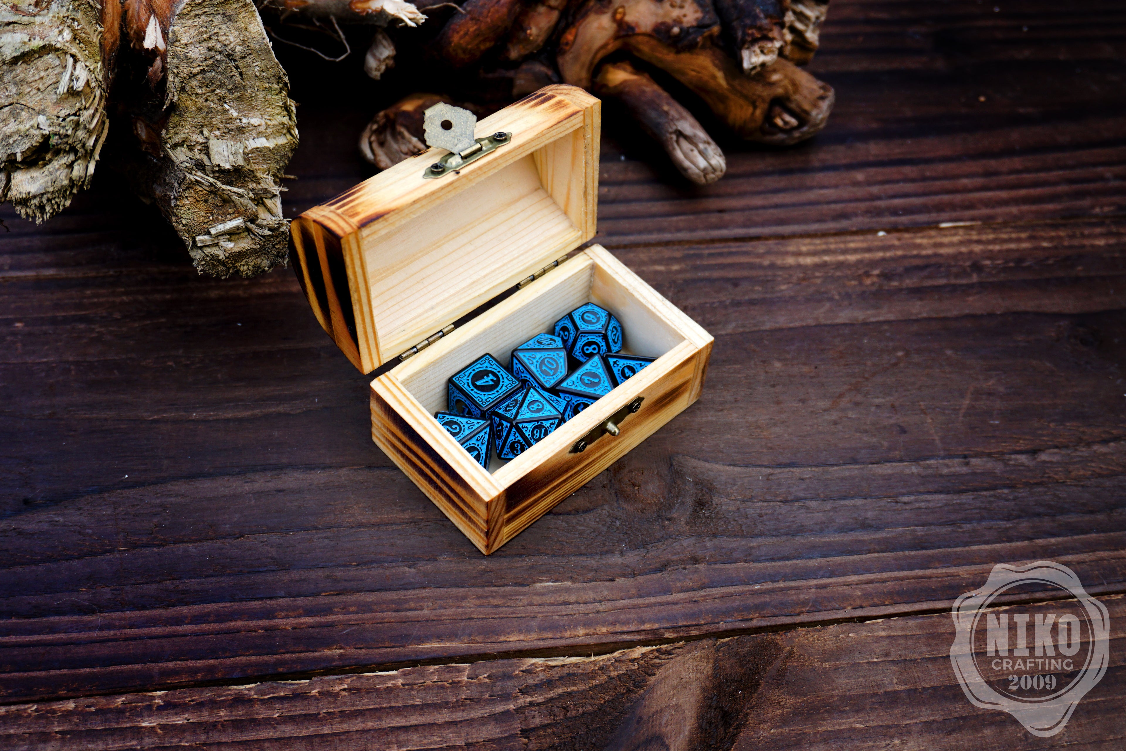 DnD Dice in Wooden Box - Pyrography: Vegvísir - Hand-made, Personalized Dungeons and dragons Gift