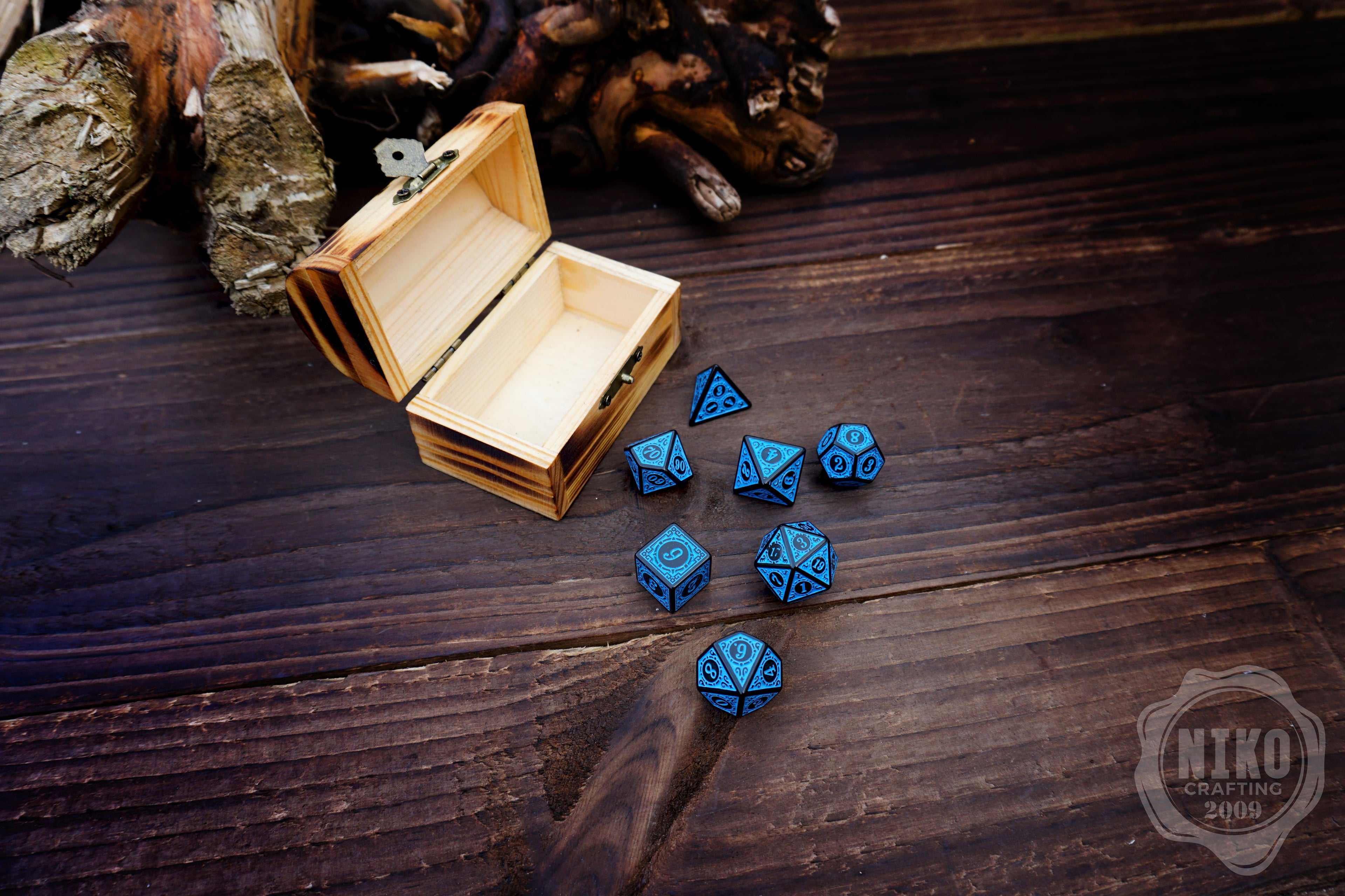DnD Dice in Wooden Box - Pyrography: Vegvísir - Hand-made, Personalized Dungeons and dragons Gift