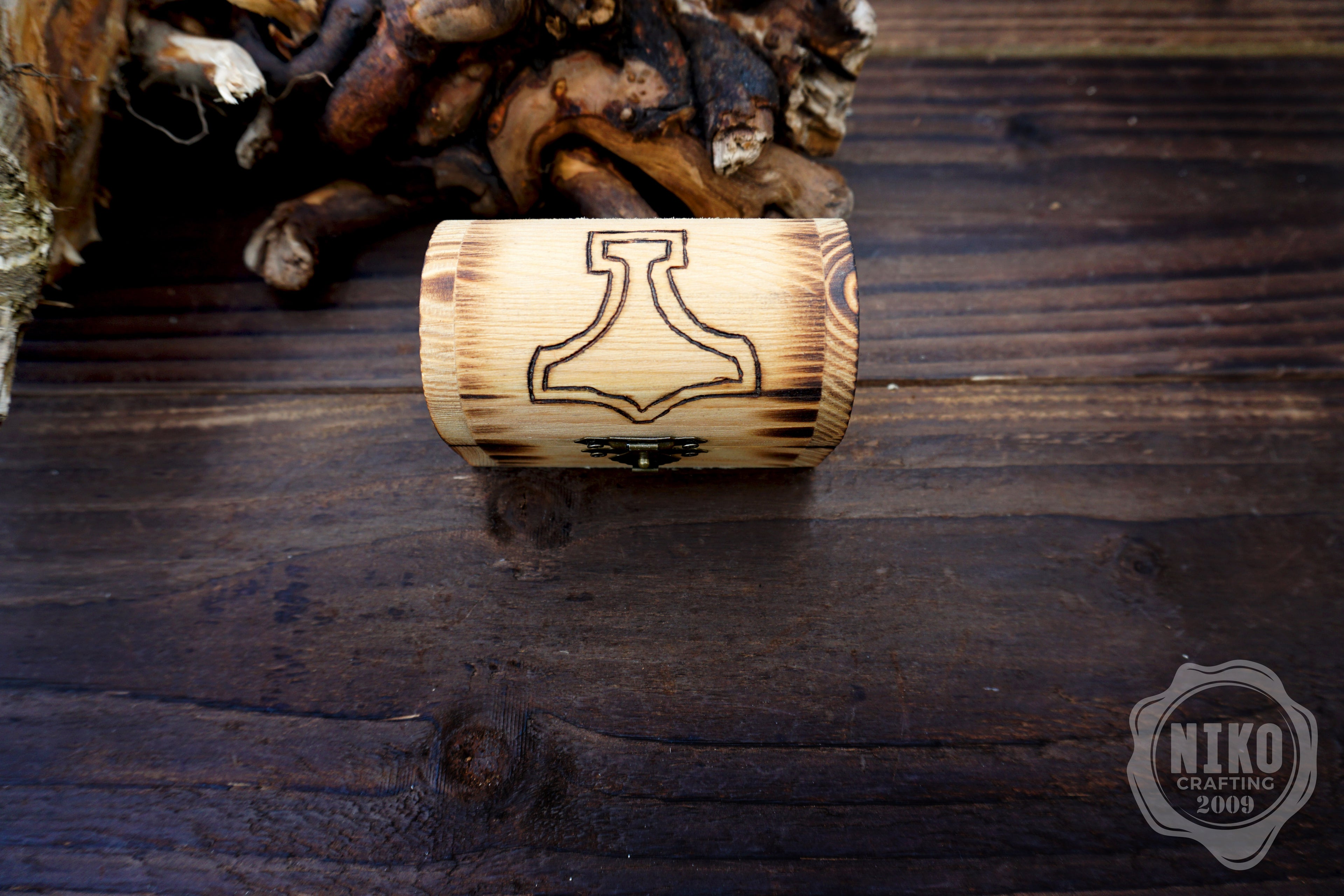 Metal Dice in Wooden Box - Pyrography: Mjolnir - Hand-made, Personalized Dungeons and dragons Gift