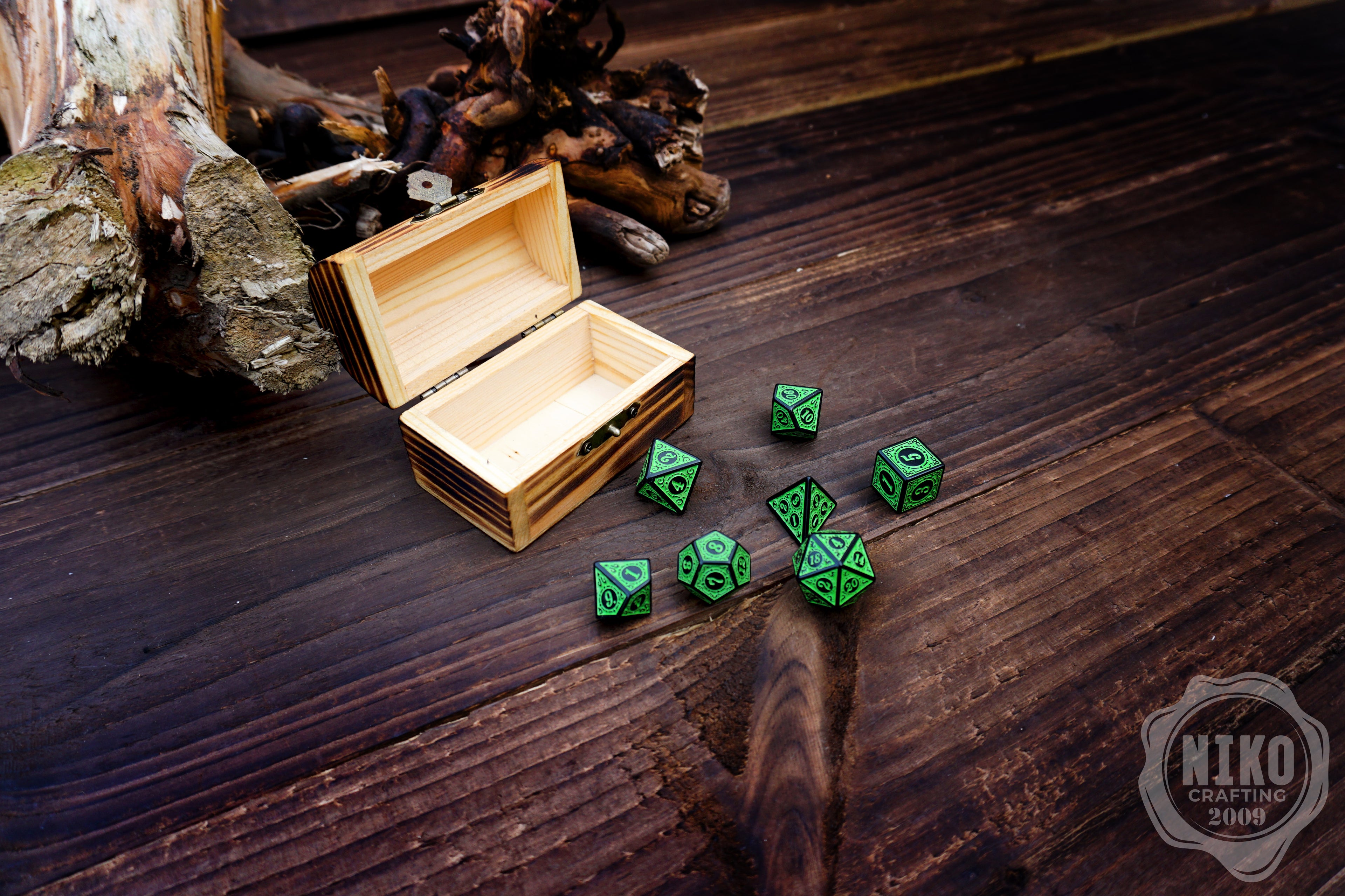 DnD Dice in Wooden Box - Pyrography: Viking Knots - Hand-made, Personalized Dungeons and dragons Gift