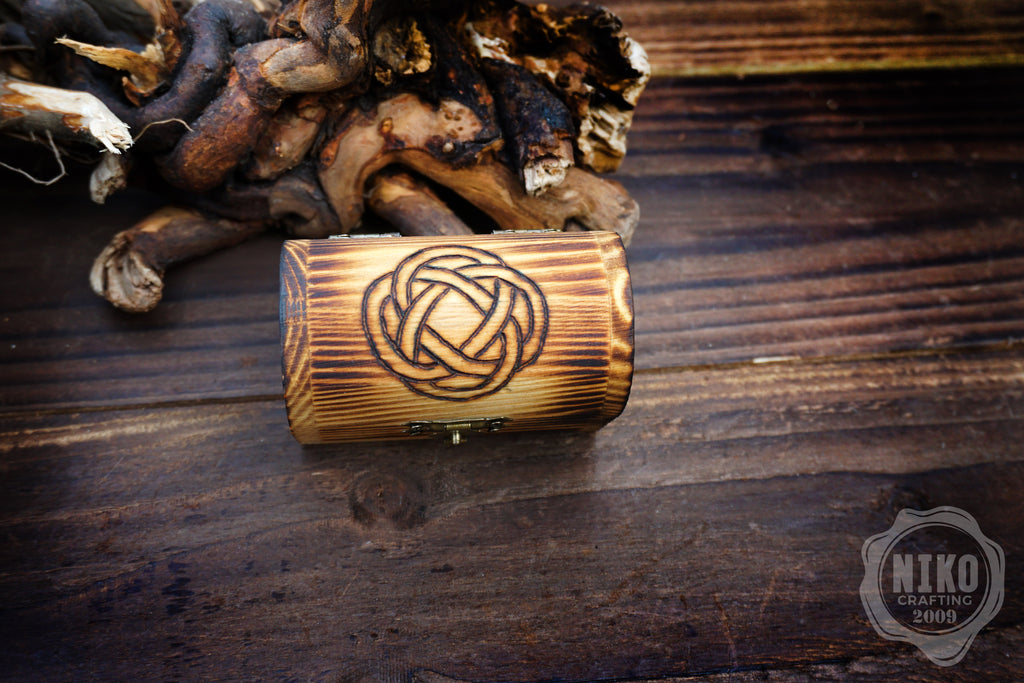 DnD Dice in Wooden Box - Pyrography: Viking Knots - Hand-made, Personalized Dungeons and dragons Gift