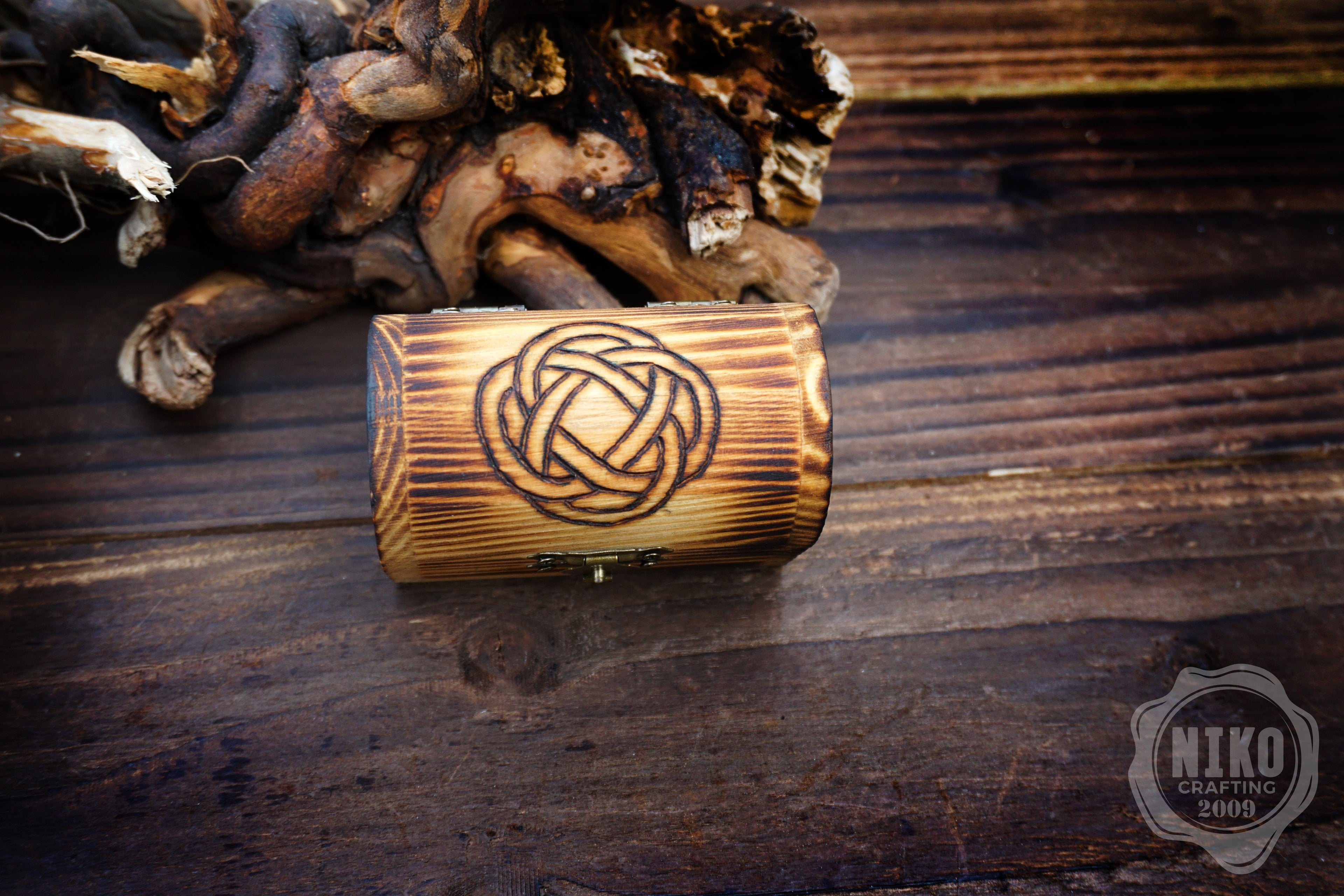 DnD Dice in Wooden Box - Pyrography: Viking Knots - Hand-made, Personalized Dungeons and dragons Gift